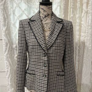 Black and White Houndstooth Wool Blazer with Notched Lapels